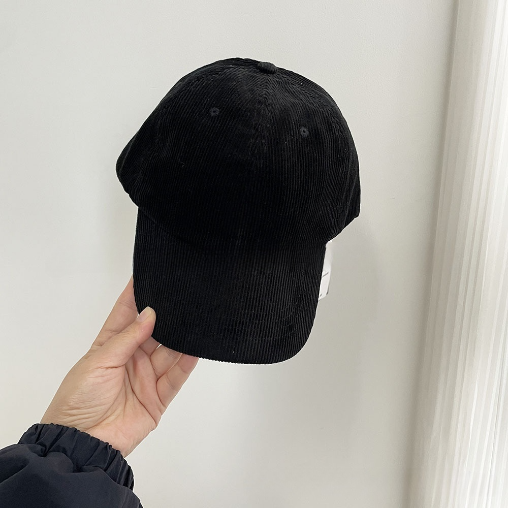 New corduroy baseball cap in autumn and winter
