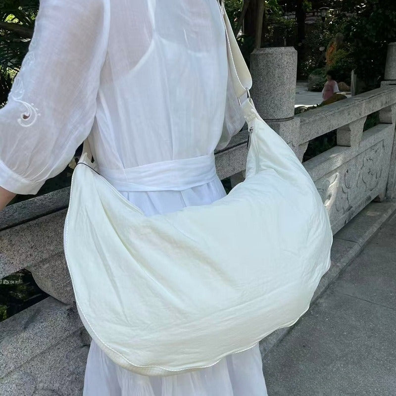 Men's and Women's Large-capacity Waterproof Nylon Lightweight Casual Joker Shoulder Slung Crescent Bag.