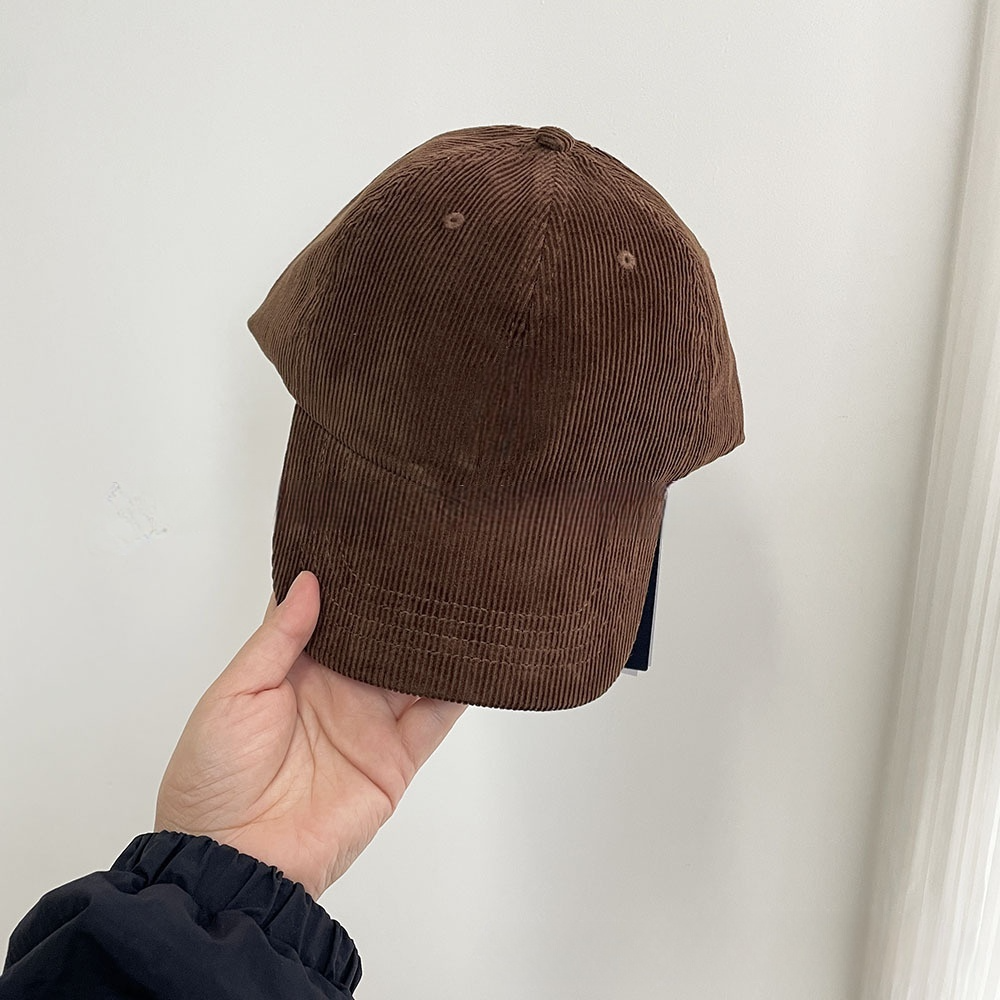 New corduroy baseball cap in autumn and winter
