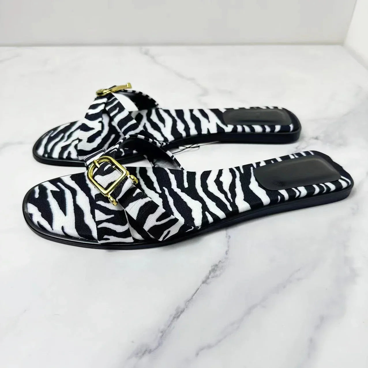 New 2024 Fashion Women's Flat Slippers Square Head Joker Cross Belt Travel Leisure Slippers Women