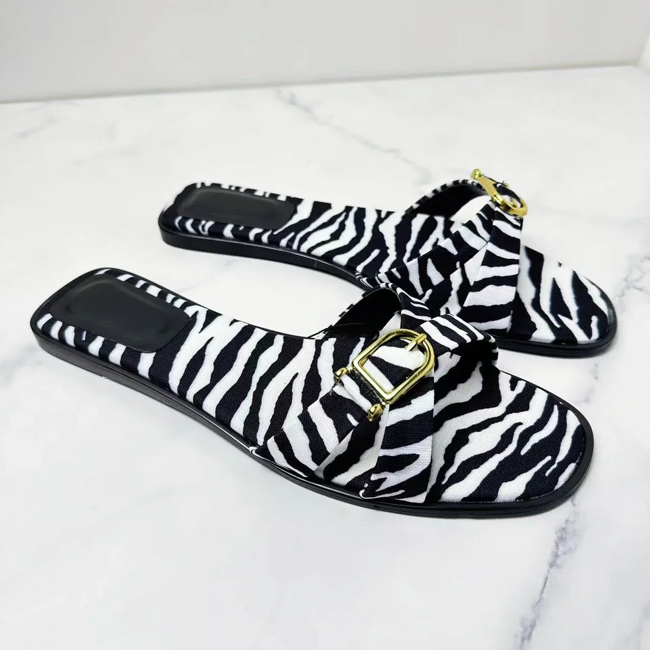 New 2024 Fashion Women's Flat Slippers Square Head Joker Cross Belt Travel Leisure Slippers Women