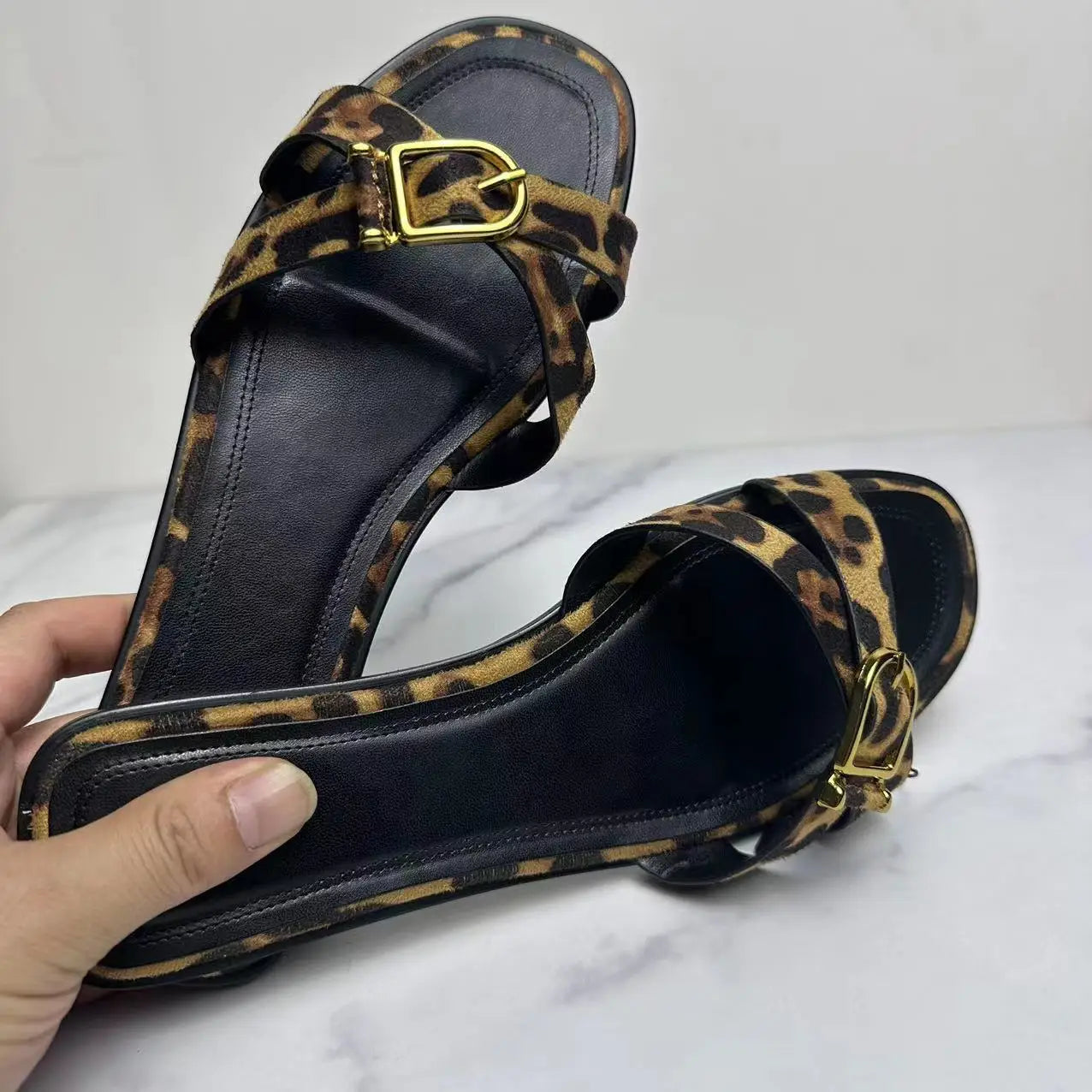 New 2024 Fashion Women's Flat Slippers Square Head Joker Cross Belt Travel Leisure Slippers Women