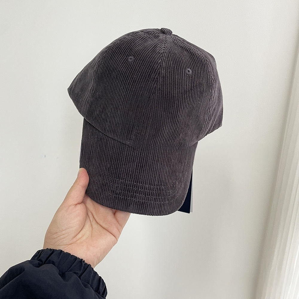 New corduroy baseball cap in autumn and winter